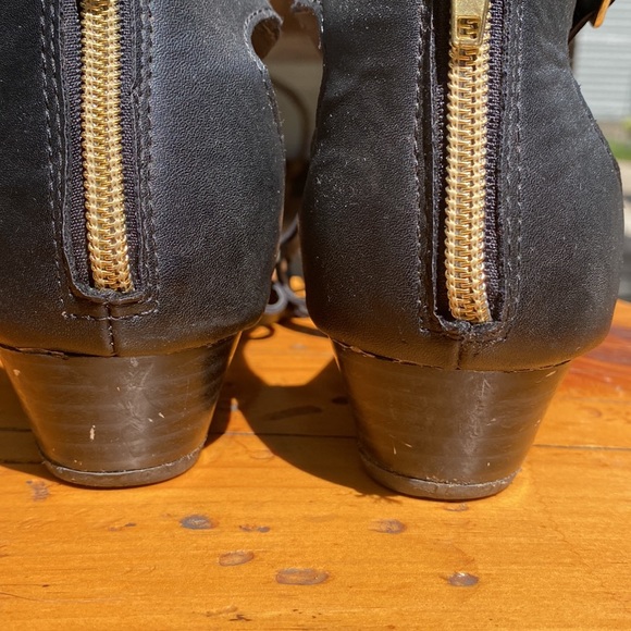 PRICE DROP!! Low heel sandals - Picture 6 of 6